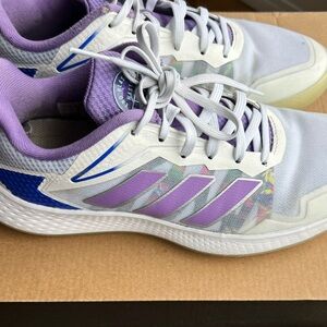 Adidas Women's  Sneakers running Size 7 Mom core
